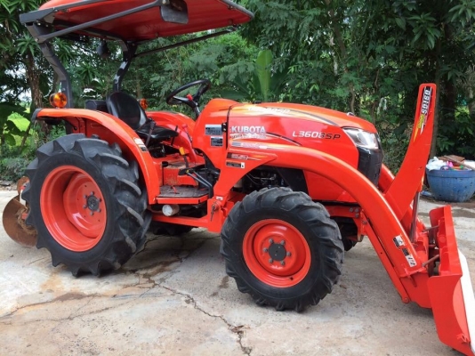 ขายรถไถคูโบต้า L3608SP 4WD2เพลา  สถาพนางฟ้าสวยมากๆ ใช้งานน้อย 600 ชั่วโมง อุปกรณ์ใบดันหน้าและผานพรวน ราคา 348,000 บาท สนใจโทร 081-9136451 หรือ ขอดูรูปเพิ่มเติมทาง line:bow6451 ค่ะ