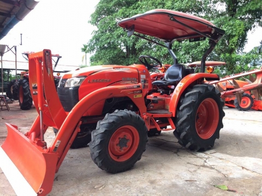 ขายรถไถคูโบต้า L3608SP 4WD2เพลา  สถาพนางฟ้าสวยมากๆ ใช้งานน้อย 600 ชั่วโมง อุปกรณ์ใบดันหน้าและผานพรวน ราคา 348,000 บาท สนใจโทร 081-9136451 หรือ ขอดูรูปเพิ่มเติมทาง line:bow6451 ค่ะ