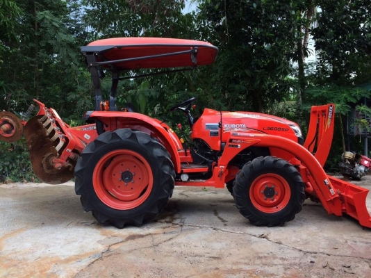 ขายรถไถคูโบต้า L3608SP 4WD2เพลา  สถาพนางฟ้าสวยมากๆ ใช้งานน้อย 600 ชั่วโมง อุปกรณ์ใบดันหน้าและผานพรวน ราคา 348,000 บาท สนใจโทร 081-9136451 หรือ ขอดูรูปเพิ่มเติมทาง line:bow6451 ค่ะ