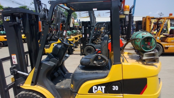 รถยก CATTERPILLAR น้ำหนักยก 3 ตัน เสาสูง 3 เมตร เครื่องเบนซินติดแก๊ส เกียร์ออโต้ รถยก CATTERPILLAR น้ำหนักยก 3 ตัน เสาสูง 3 เมตร เครื่องเบนซินติดแก๊ส เกียร์ออโต้