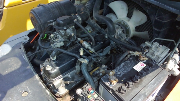 รถยกโตโยต้ารุ่น 8 น้ำหนักยก 2.5 ตัน เสาสูง 5 เมตร แผงงาสไลด์ เครื่องเบนซินติดแก๊ส เกียร์ออโต้