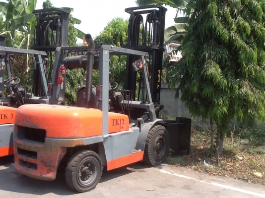 รถยก TCM FD40C8  น้ำหนักยก 4 ตัน เสาสูง 5 เมตร เครื่องดีเซล เกียร์ธรรมดา