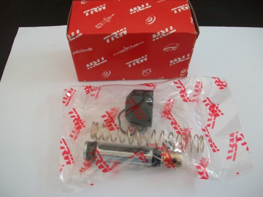 ชุดซ่อมคลัทช์บน BIG-M 5/8 ของTRW LUGUS ยี่ห้อดังจากยุโรบครับ งานคุณภาพเกรด A ไม่แพ้ของญี่ปุ่นครับ ใช้แล้วหมดห่วงครับ