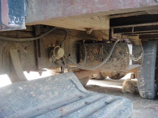 ขายสิบล้อหน้ายาวบรรทุกรถเกี่ยวข้าวเพลาเดียว เครื่อง 6BF1