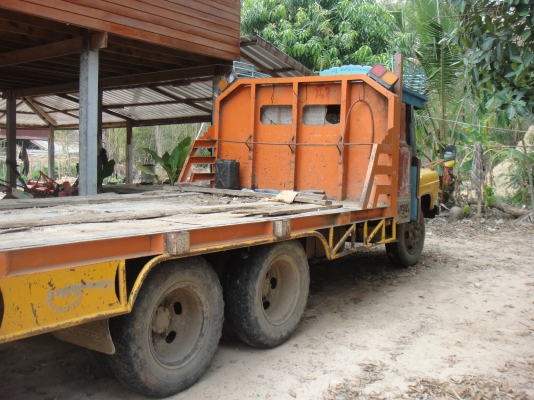 ขายสิบล้อหน้ายาวบรรทุกรถเกี่ยวข้าวเพลาเดียว เครื่อง 6BF1