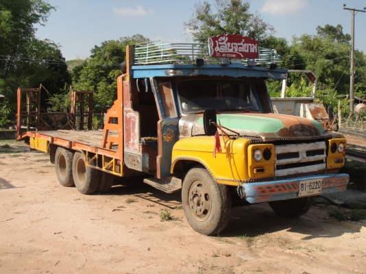 ขายสิบล้อหน้ายาวบรรทุกรถเกี่ยวข้าวเพลาเดียว เครื่อง 6BF1