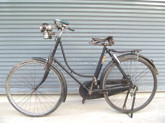 ขายจักรยานโบราณอังกฤษ bsa หญิง28 ปืน3กระบอกน่าสะสมมีรูปครับ ขายจักรยานโบราณอังกฤษ bsa หญิง28 ปืน3กระบอกน่าสะสมมีรูปครับ