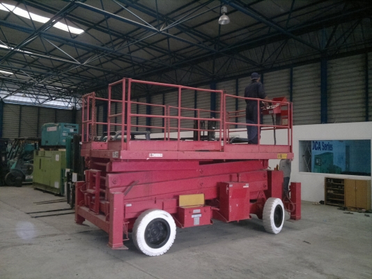 ลีฟท์ขากรรไกร AICHI SV091 เครื่องยนต์ดีเซล ยกสูง 9 เมตร ใช้งานน้อย700ชม. ลีฟท์นอกนำเข้าจากญี่ปุ่นสภาพสวยราคาถูกครับ ไม่เคยใช้ในไทย ติดต่อ มานะ 085-9049669