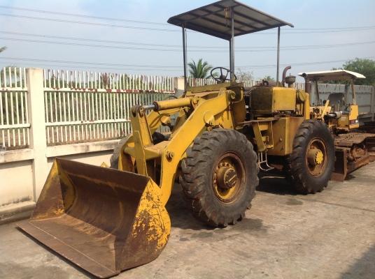 ขายรถตักลัอยาง KOMATSU JH30B ใช้งานได้ปกติ สีตัวรถตามสภาพ