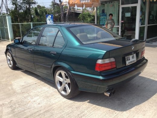 BMW นกแก้ว BMW นกแก้ว