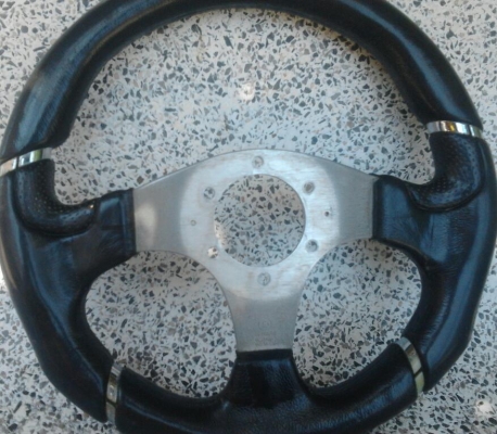 พวงมาลัย momo