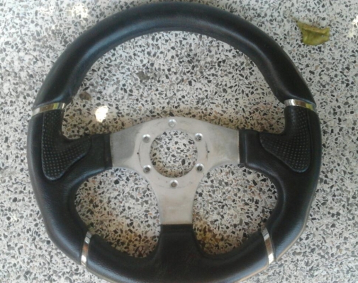 พวงมาลัย momo