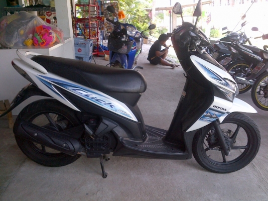 ขาย!ฮอนด้าคลิ๊กรุ่นท๊อป ปี51 รถเครื่องเดิมแน่นๆ พร้อมใช้ ทะเบียน+เอกสารโอน ภาษีไม่หมด 088-2197709