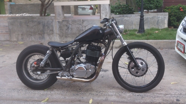 ขายYAMAHA SR400 Old School สรรพสารมิตร ชุบทั้งคันประกอบใหม่