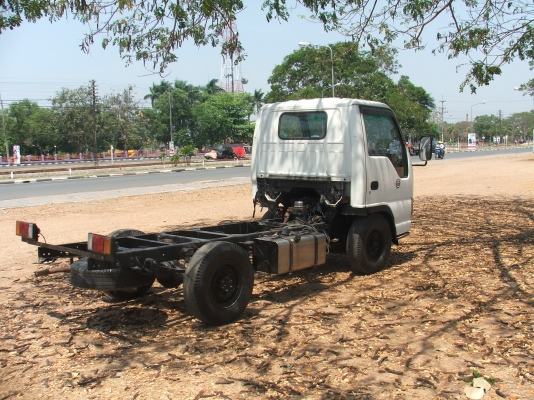 ยุติการขายรถบรรทุกสี่ล้อกลางISUZUชั่วคราวกำลังจดทะเบียน