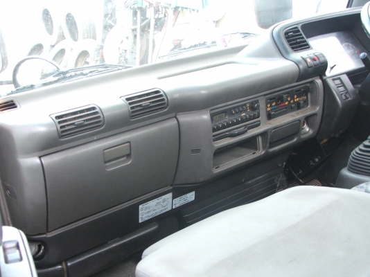 ยุติการขายรถบรรทุกสี่ล้อกลางISUZUชั่วคราวกำลังจดทะเบียน