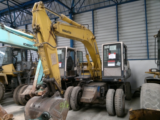 รถตักล้อยาง PW100-3 KOMATSU รถนอกนำเข้า ใช้งานได้เลยไม่เคยใช้ในไทย ใช้งานน้อย 1163 ชม. ราคาถูกครับ ติดต่อ มานะ 085-9049669