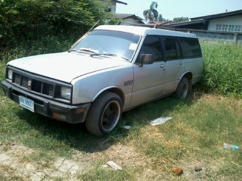 ขายISUZU KB2200 แวน ขับดี รถสมบูรณ์มาก เดิมทั่งคัน 38,000บาท(ถูกมาก)