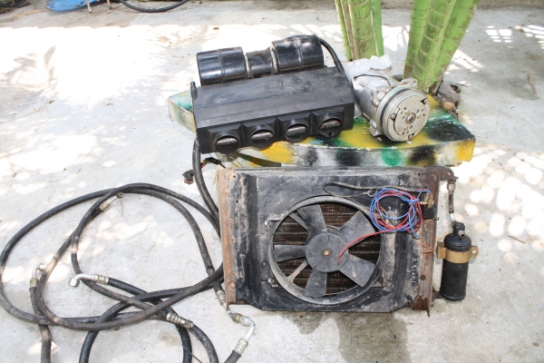 ขายเครื่องอีสุสุ C-190พร้อมเกียร-หม้อนำ้และคอมแอร์ของ SANDEN พร้อมติดตั้งได้เลย