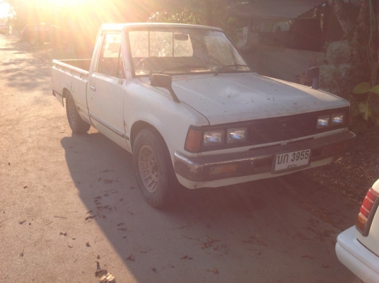 ขาย Datsun 720  สี่ขอแห้งๆบางๆ เอกสารครบ รถอยู่ กทม