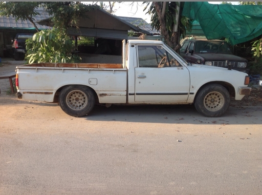 ขาย Datsun 720  สี่ขอแห้งๆบางๆ เอกสารครบ รถอยู่ กทม
