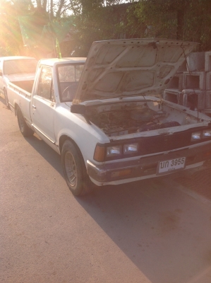 ขาย Datsun 720  สี่ขอแห้งๆบางๆ เอกสารครบ รถอยู่ กทม