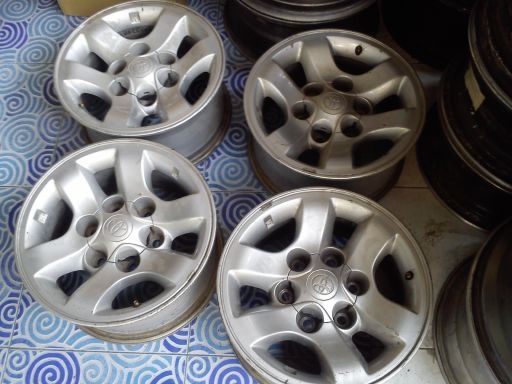 แม็ก Toyota 6รู สภาพสวย 4วง 4500 บาท
