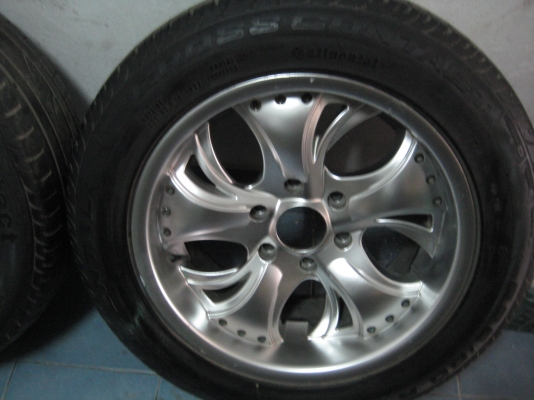 ขายแม็กนอก 18 นิ้ว กว้าง 8 นิ้วครึ่ง 6รู 139 2ล้อ พร้อมยาง 235-60-18