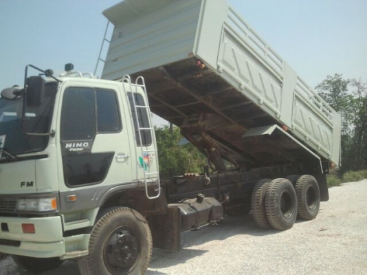 ขายรถบรรทุกสิบล้อดั๊มพ์ HINO 3M 240 แรง กระจกไฟฟ้า แอร์พร้อม ดั๊มพ์สามมิตรลอนเฉียง เครื่องเดิม เกียร์เดิม ทะเบียนพร้อมโอน ราคาต่อรองกับเจ้าของได้โดยตรง