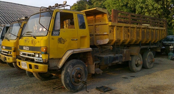 ขาย ISUZU 240 กระบะท้องเรือ 2 คัน