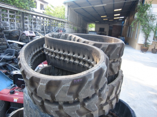 ขายแทร็กยาง สภาพใหม่ 84 ข้อ KOMATSU PC30 PC35 มือสองญี่ปุ่น