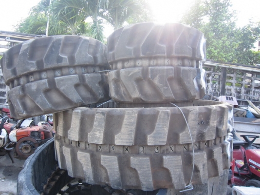 ขายแทร็กยาง สภาพใหม่ 84 ข้อ KOMATSU PC30 PC35 มือสองญี่ปุ่น