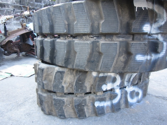 ขายแทร็กยาง สภาพใหม่ 36 ข้อ KOMATSU PC40-6- PC50UU-1- มือสองญี่ปุ่น