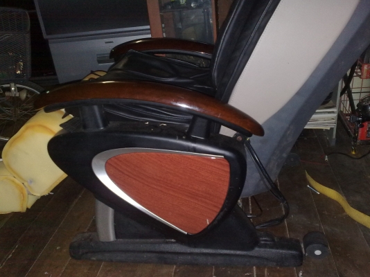 ขายเก้าอี้นวดไฟฟ้ารุ่นเดอลุค มีตัวนวดข้างละ3จุด