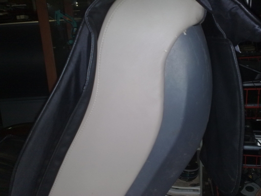 ขายเก้าอี้นวดไฟฟ้ารุ่นเดอลุค มีตัวนวดข้างละ3จุด