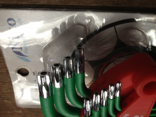 หกเหลี่ยม NIKO  หัวท็อกซ์ MADE IN TAIWAN เนื้อเหล็ก S2