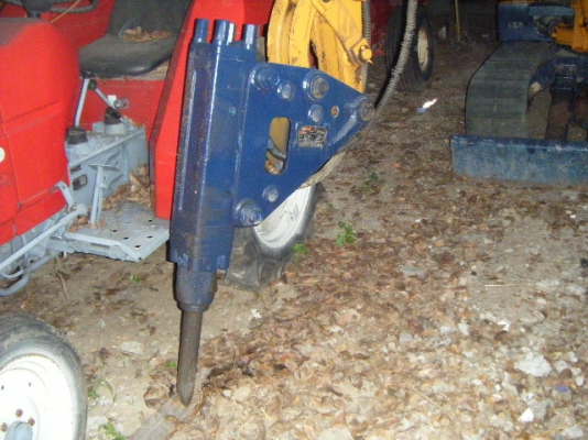 รถแบคโฮเล็กหัวแย็กคอนกรีต