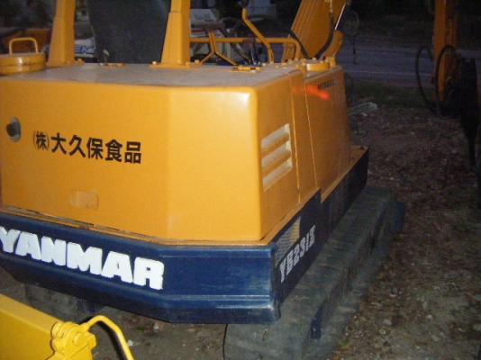 รถแบคโฮเล็กหัวแย็กคอนกรีต