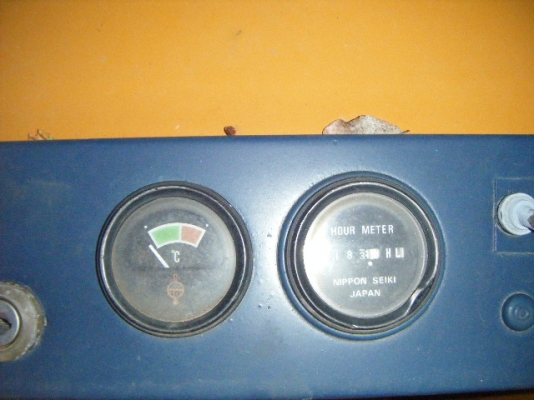 รถแบคโฮเล็กหัวแย็กคอนกรีต