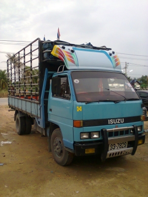 ขายรถบ้าน ISUZU NKR 110 แรง ยาว 4.50 เมตร กะบะคอก สวย ๆ พร้อมใช้