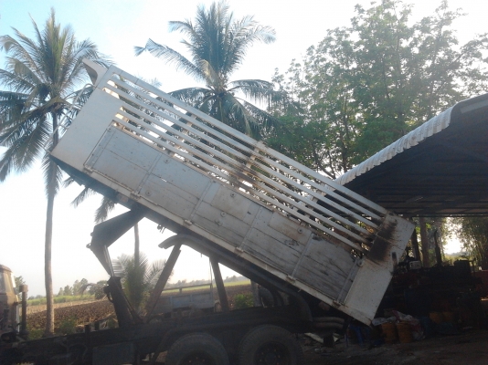 ขายกระบะสิบล้อพร้อมไฮดรอลิค กระบอกดั๊มพ์ และอุปกรณ์ครบ ราคา 60000 บาท