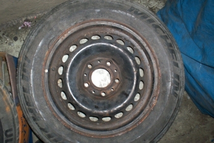 กระทะล้ออะไหล่BMW15นิ้ว 5รู120 มียาง 500บาท 0890671028