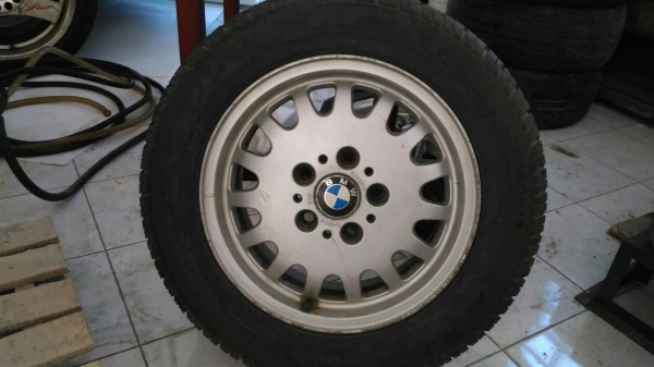 ล้อแม็กอะไหล่BMW318I  E36  15นิ้ว 5รู120  มียาง 800บาท 0890671028    อยู่ดอนเมือง IDline 0890671028