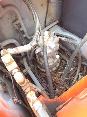 HITACHI: EX135USR ปี1999 แทรคก้อนยาง พร้อมลายPiping นำเข้าตรงจากญี่ปุ่นครับ