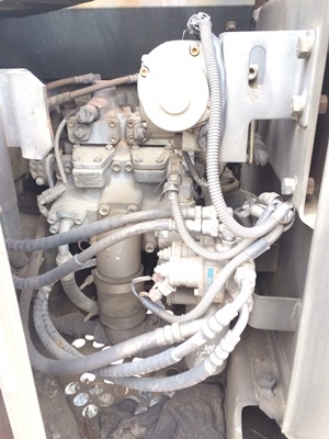 HITACHI: EX135USR ปี1999 แทรคก้อนยาง พร้อมลายPiping นำเข้าตรงจากญี่ปุ่นครับ