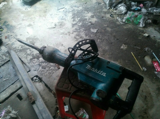 สว่านแย๊กตัวใหญ่ makita รุ่น HM1306 สภาพพร้อมใช้งานเลย