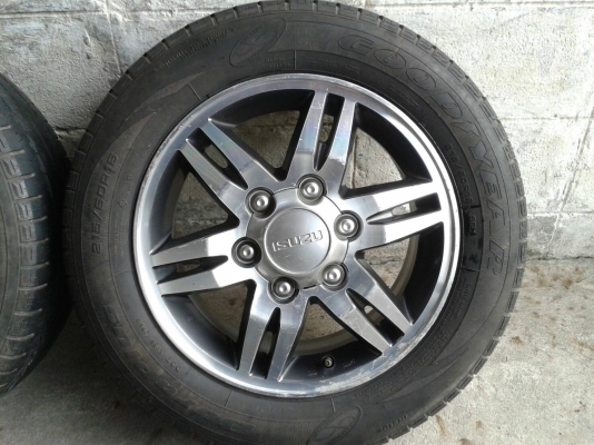 ล้ออีสุ ขอบ16นิ้ว6รู พร้อมยาง ชุดนี้ ราคา 5500 บาท