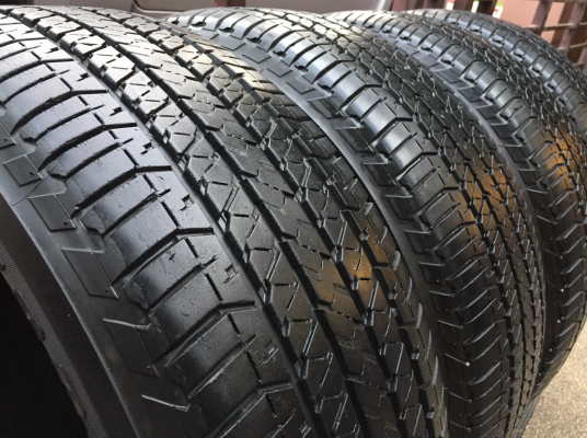 ยาง Bridgestone 265 60 18 สิ้นปี12 ดอกเต็ม ใช้ยาว ราคาไม่แพง