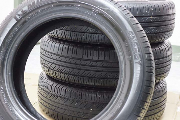 ขายยาง175-65-15ครับ