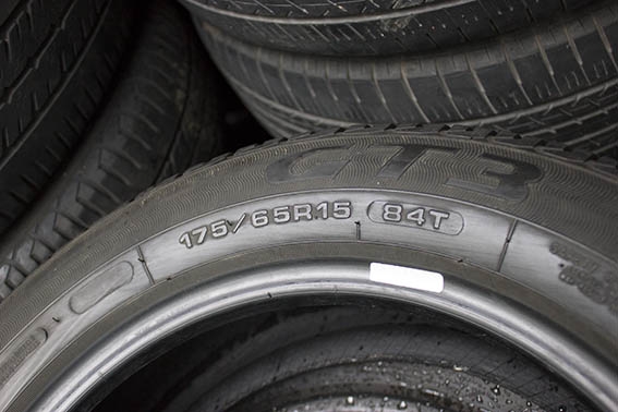 ขายยาง175-65-15ครับ